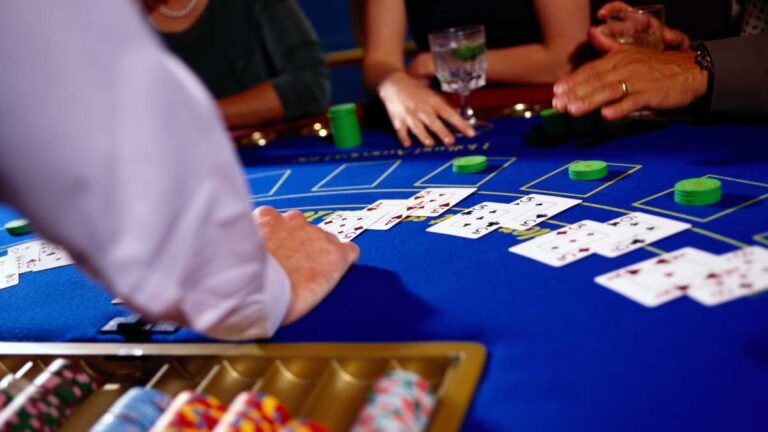 Dicas para jogar blackjack online com sucesso